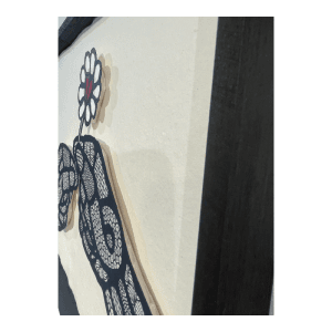 tom geleb teva mains tanent une fleur 18912 67adf2dbad6f0.png