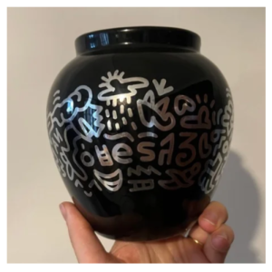 b782cfb1981012f0e248300480879d5f black vase.png